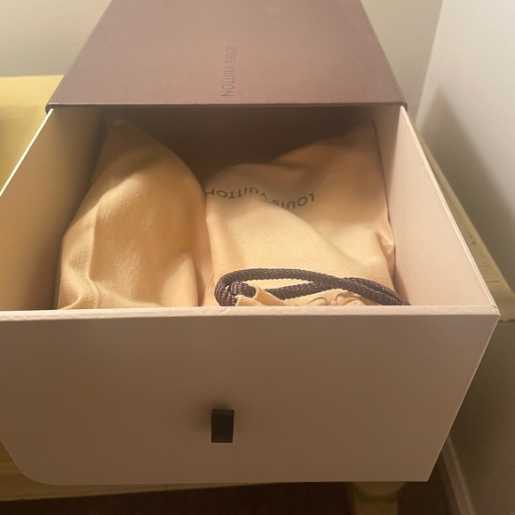 Louis Vuitton Cherie Pump - Picture 8 of 9